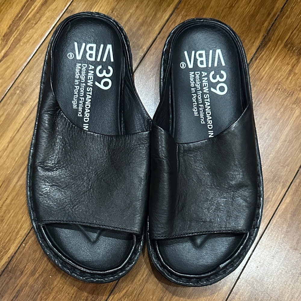 VIBAe Black Leather Slide Sandals